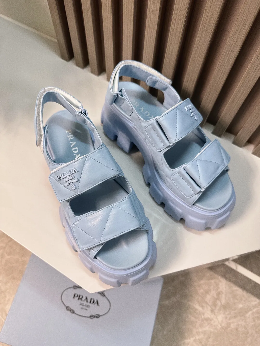 👟👟Ex-factory price 560👟👟 Prada New sandal series for summer Thick-soled sandals This is a must-have for summer. It feels soft and delicate on the feet and is extremely comfortable. You can mix it with you at will. Original molded midsole. Original foaming technology tooth outsole, size 35-41.